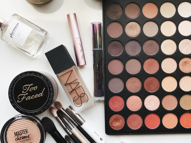 Eyeshadow Palette (24 Shades)